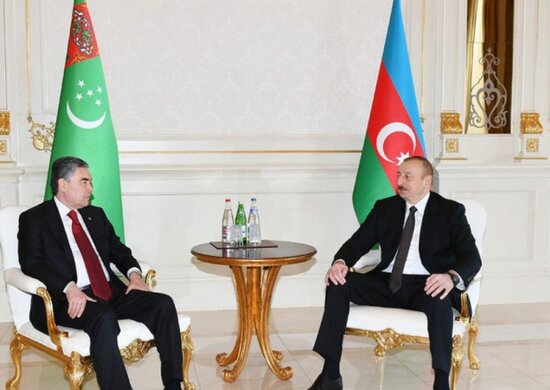 İlham Eliyev Turkmenistan prezidenti ile gorushdu
