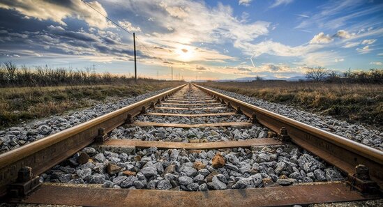 Ermenistan Azerbaycanla serhede qeder 45 kilometrlik demir yolu xetti cekmeye hazirlashir